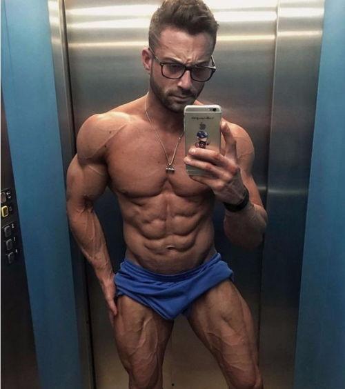 国产肌肉男网站视频免费,硬汉风采，力量与激情的视觉盛宴